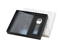 Набор в подарочной коробке:обложка для паспорта и брелок с держателем для трех ключей
