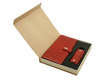 Набор в подарочной коробке: тревелер, обложка для паспорта, ключница из красной натуральной кожи "Кроко"